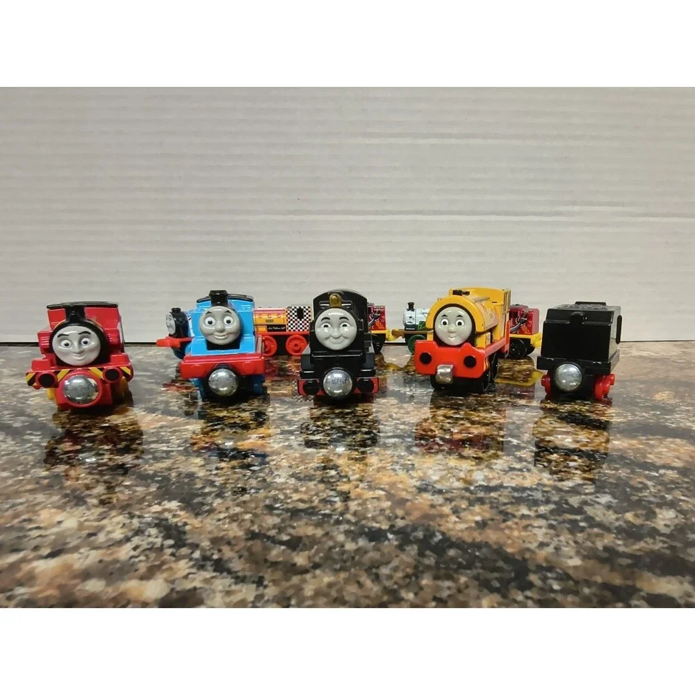 Lot Of 10 Thomas The Train And Friends Engines Cars Magnetic & Connector Toys